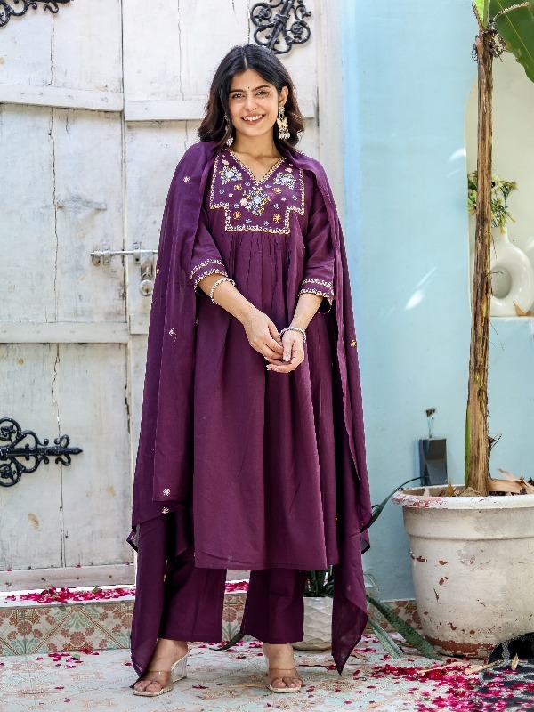 CLASSIC EMBROIDERY KURTA SET