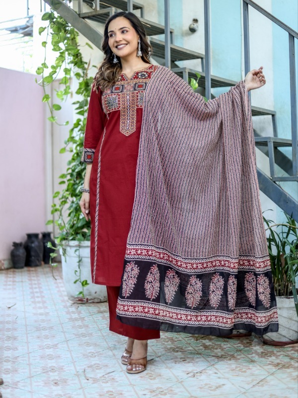 Vincia Solid Embroidery Kurta Pant Dupatta Set