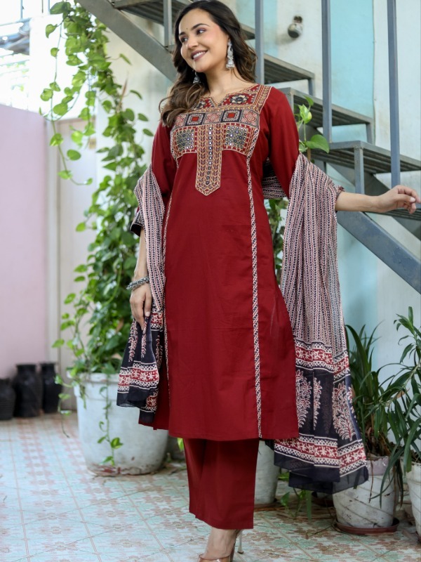 Vincia Solid Embroidery Kurta Pant Dupatta Set