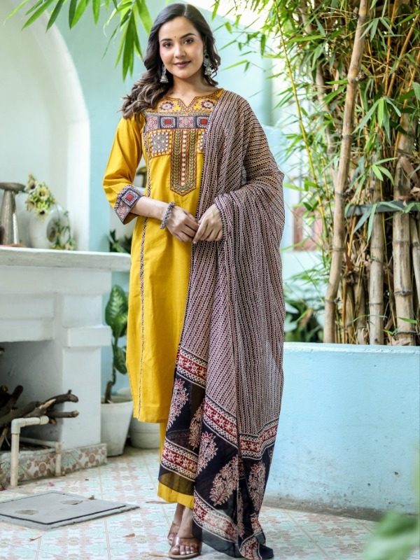 Vincia Solid Embroidery Kurta Pant Dupatta Set