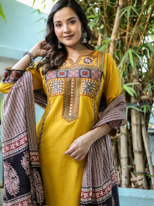 Vincia Solid Embroidery Kurta Pant Dupatta Set