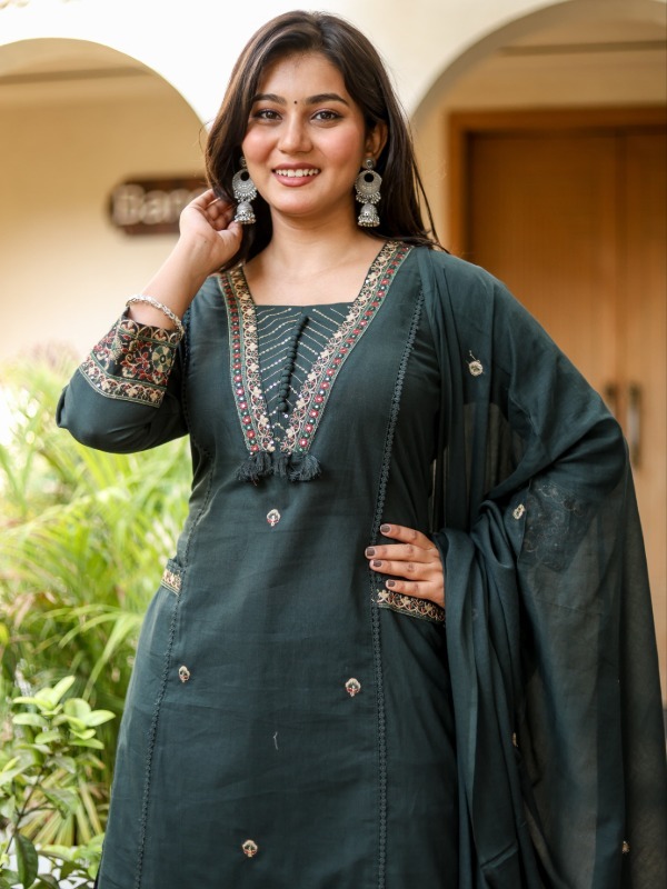 V-NECK KURTA PANT DUPATTA SET