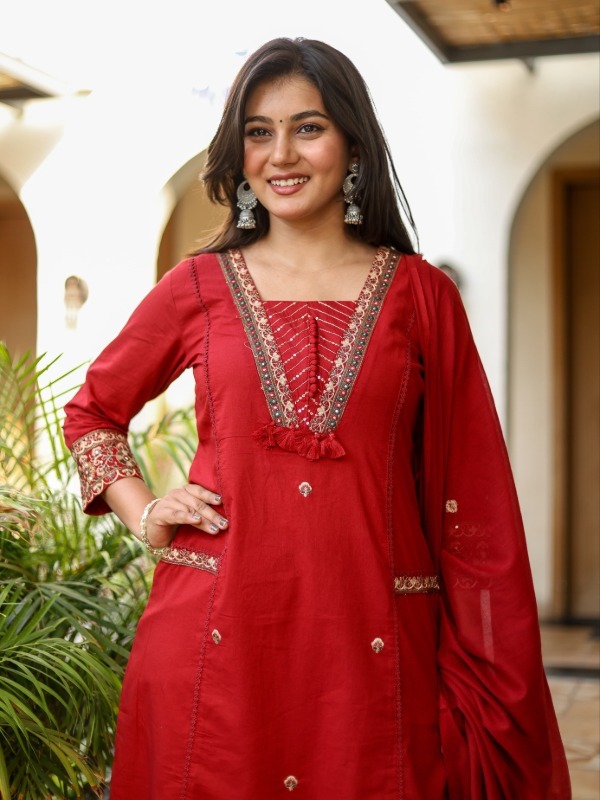 V-NECK KURTA PANT DUPATTA SET